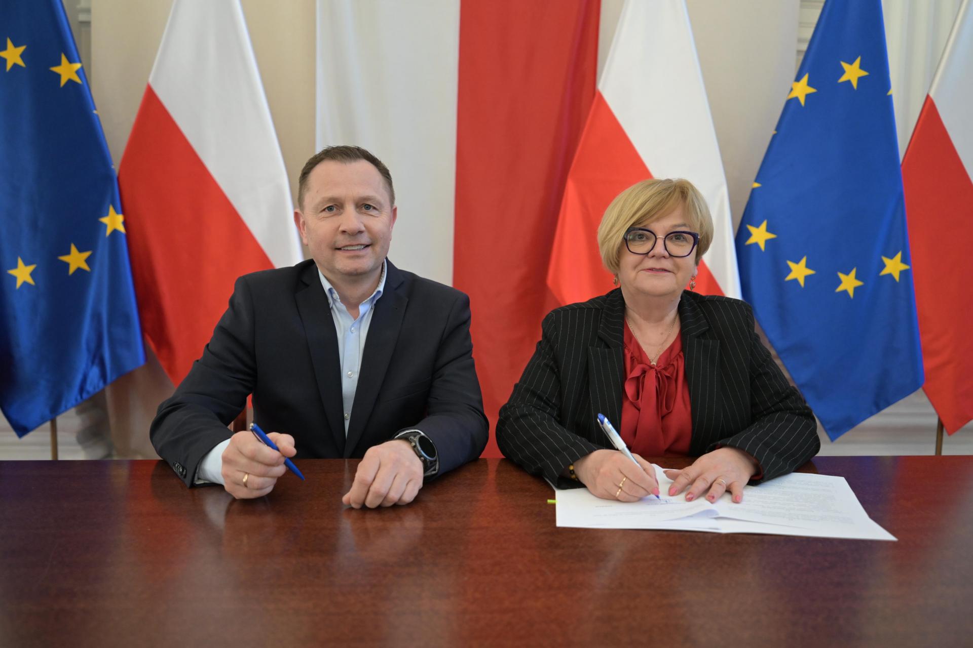 Burmistrz Przecławia Maciej Jemioło i Wojewoda Podkarpacki Teresa Kubas-Hul