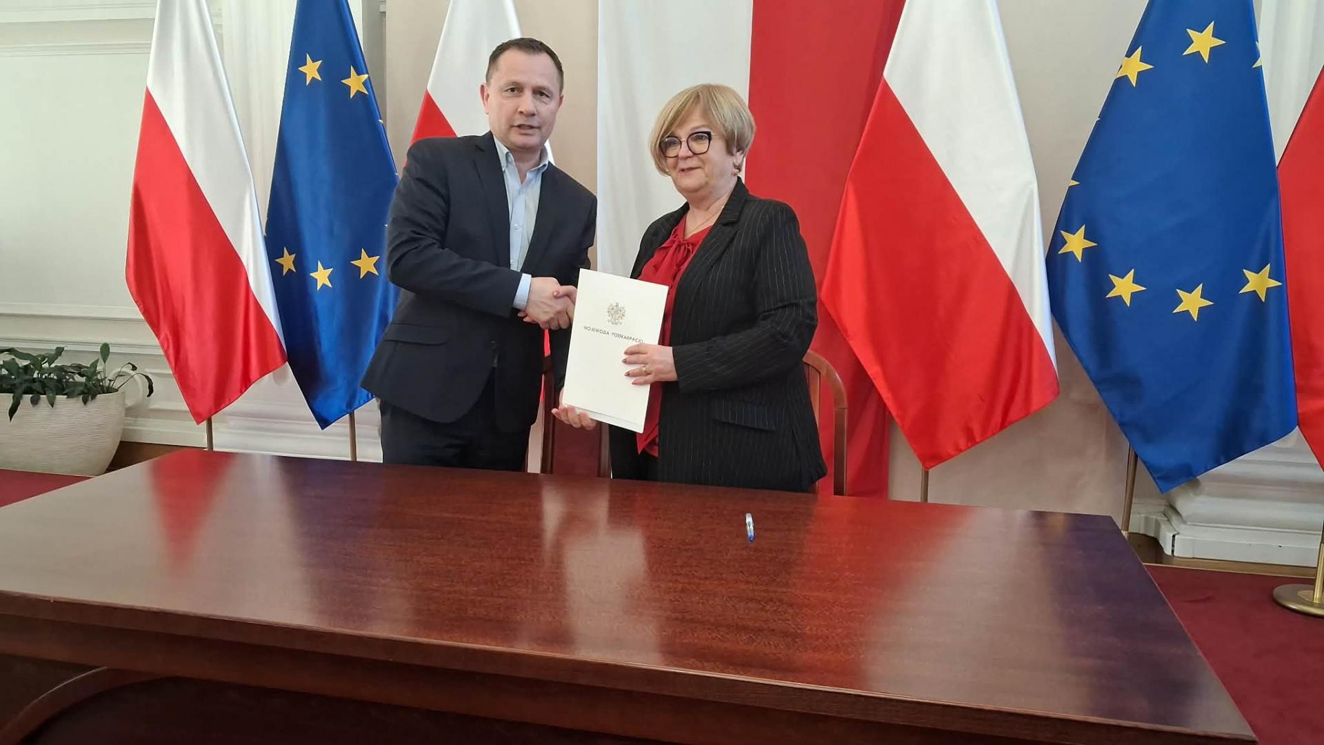 Burmistrz Przecławia Maciej Jemioło i Wojewoda Podkarpacki Teresa Kubas-Hul