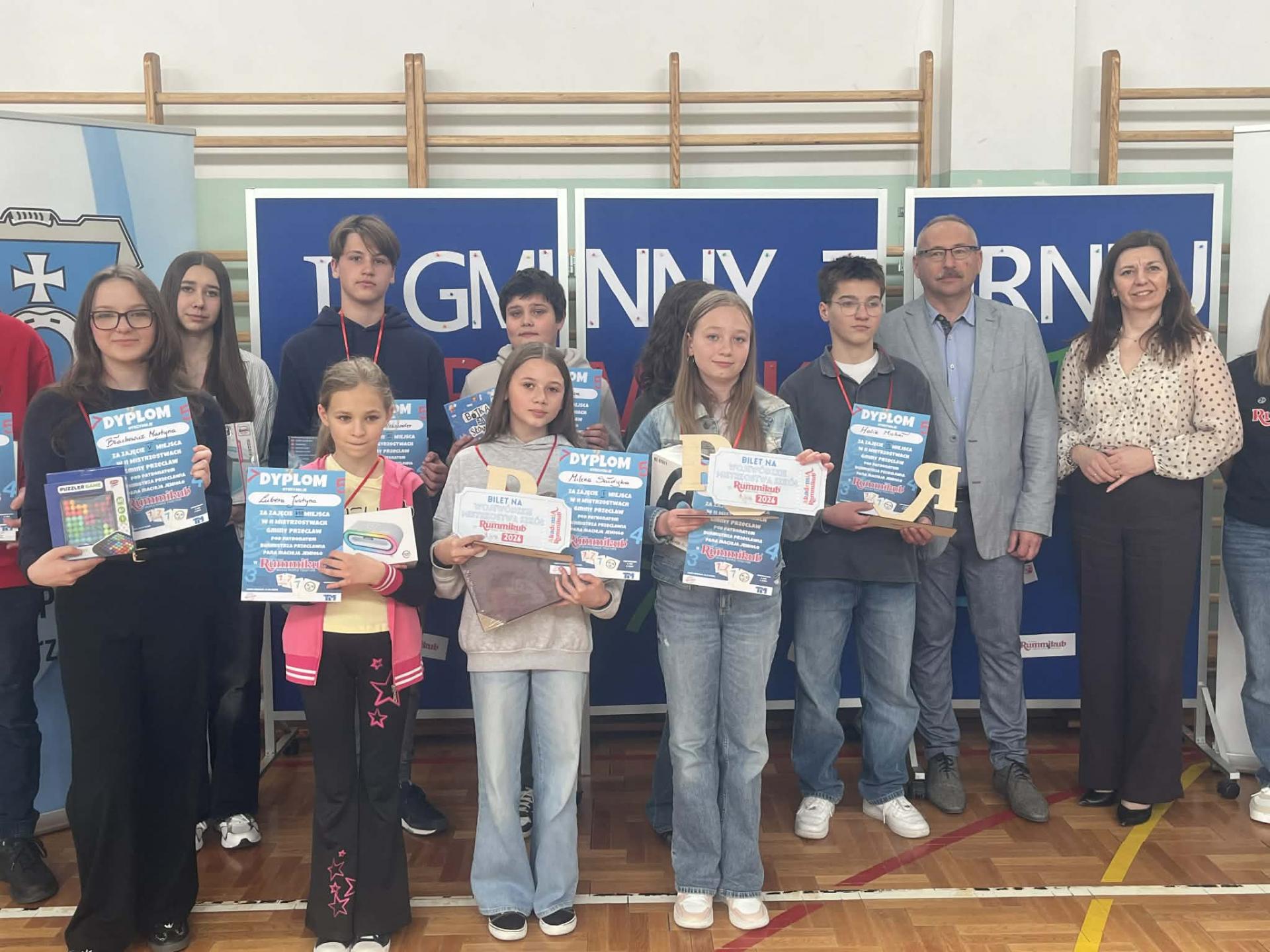 Uczestnicy II Turnieju Rummikub pod patronatem Burmistrza Przecławia