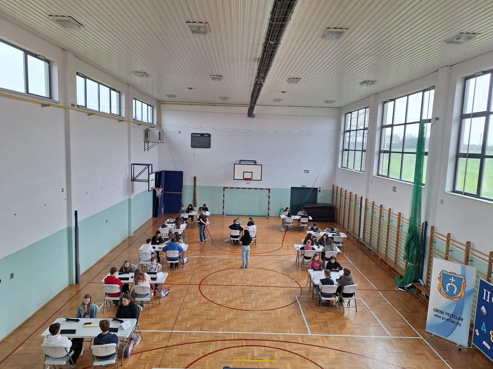 Uczestnicy II Turnieju Rummikub pod patronatem Burmistrza Przecławia